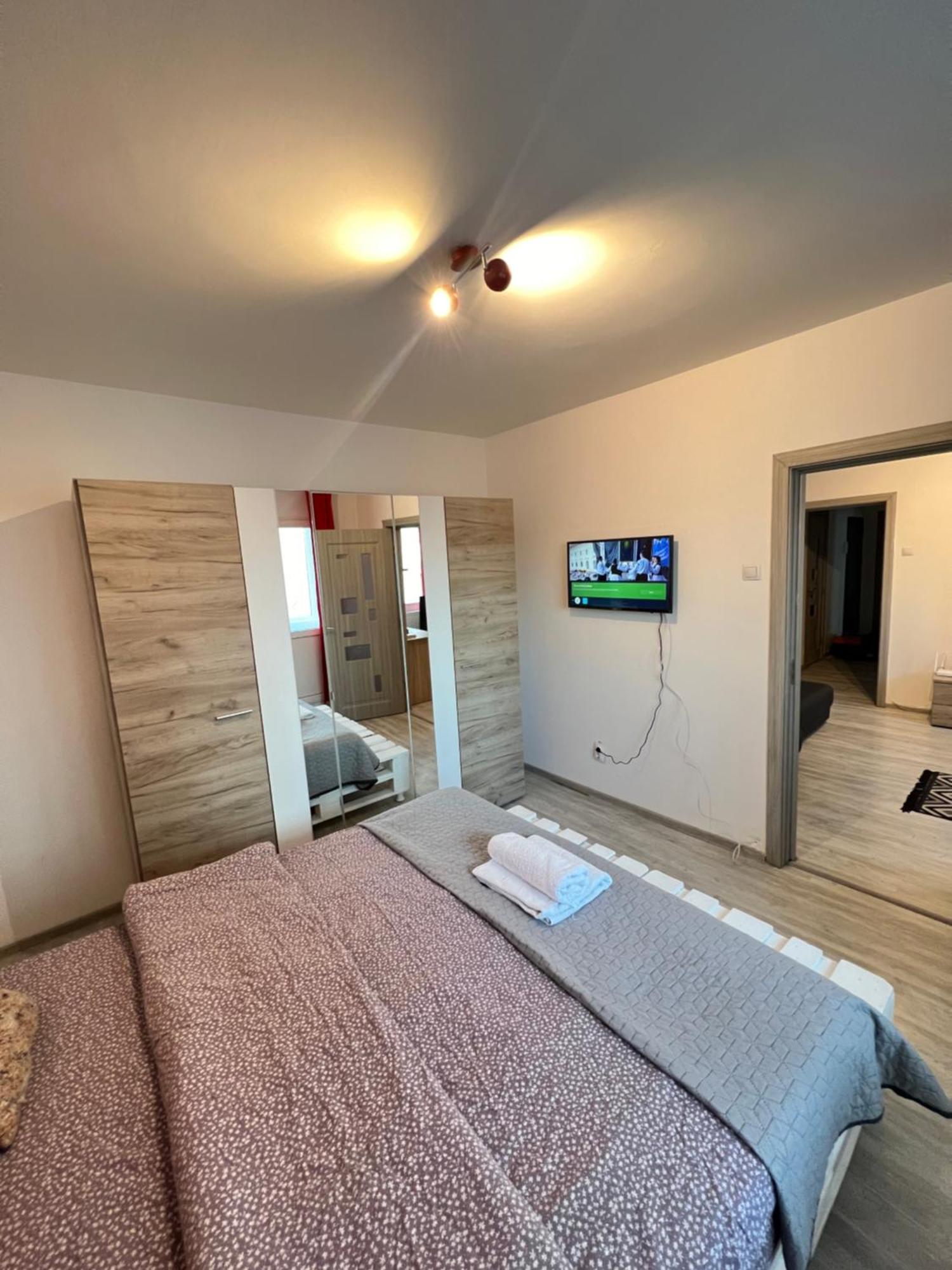 3 Rooms Apartment Airy & Bright Palas Style Iasi Exteriör bild